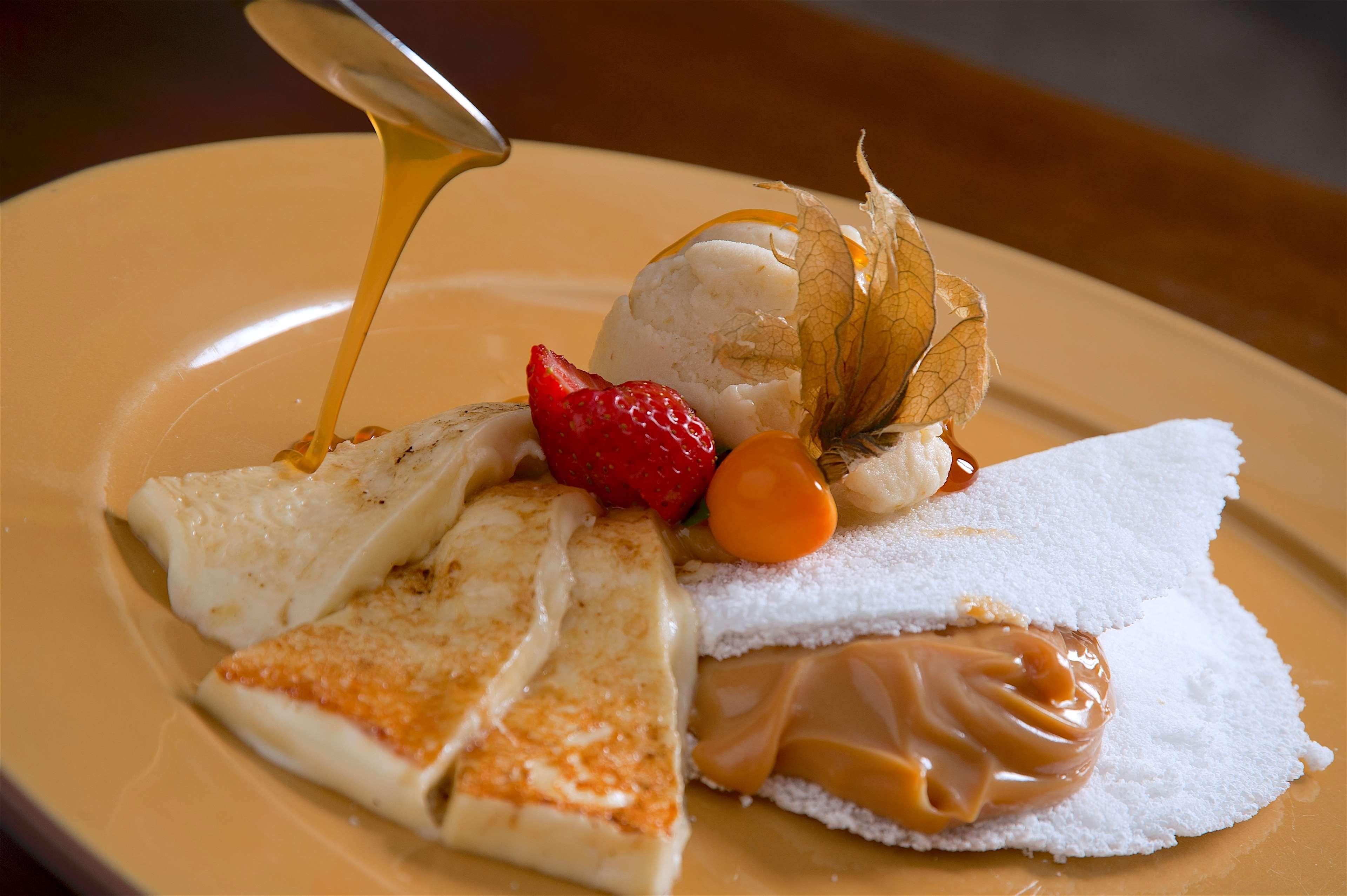 Best Western Premier Maceio Exteriör bild A dessert with Cajeta