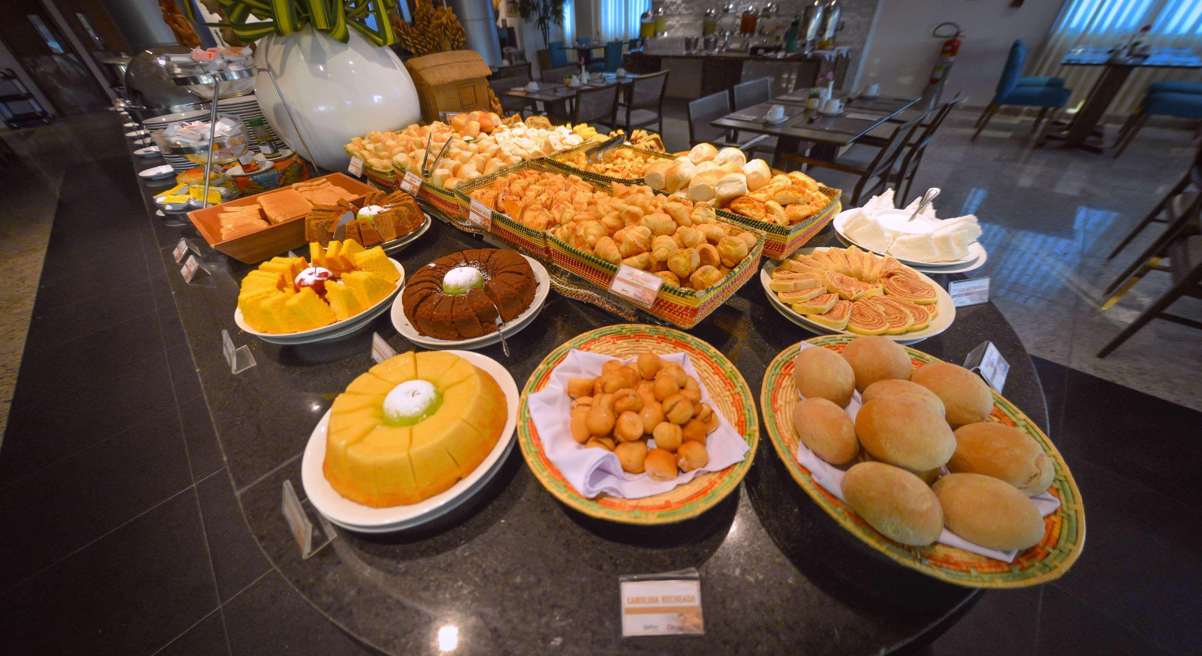 Best Western Premier Maceio Exteriör bild A selection of puddings and cakes