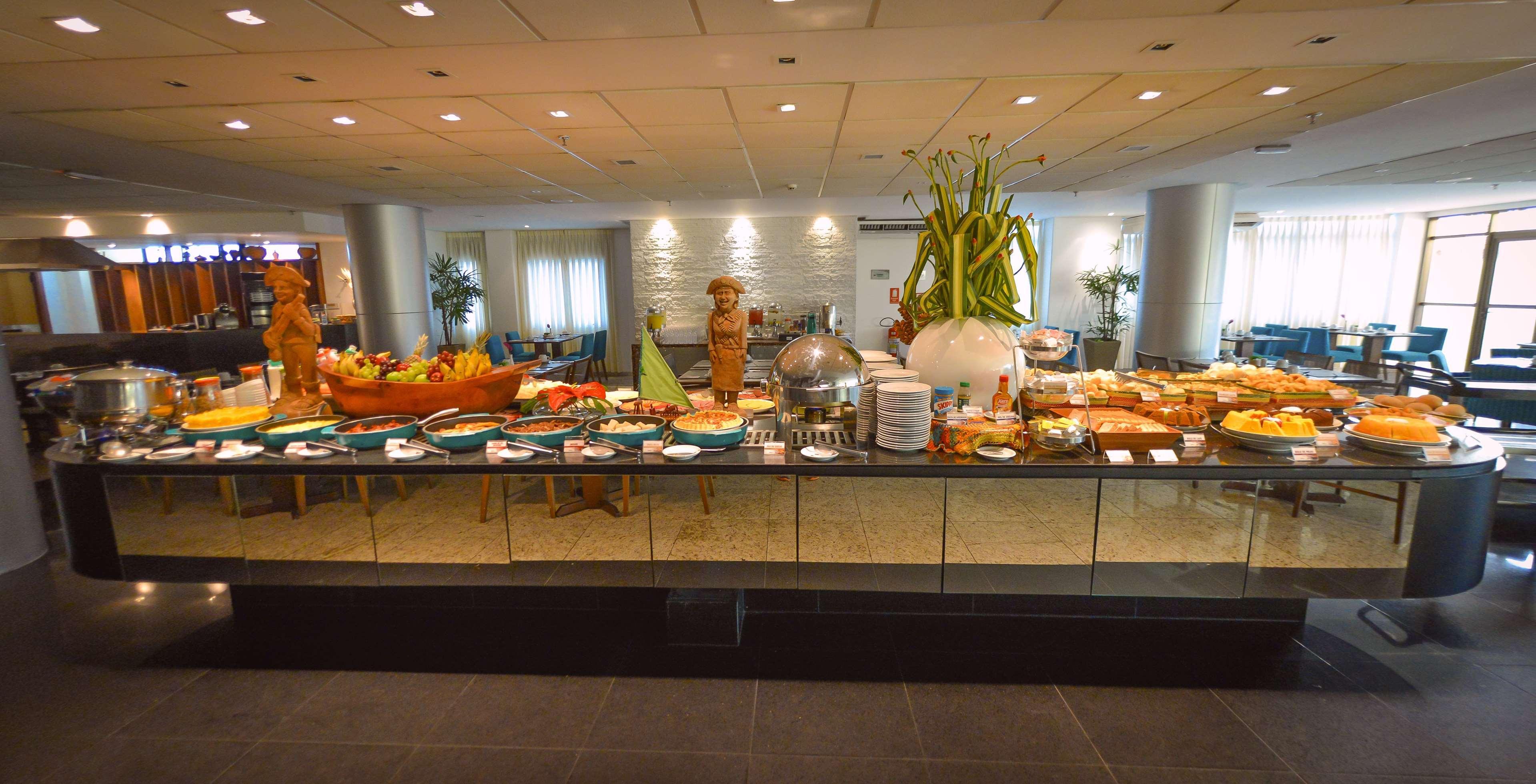 Best Western Premier Maceio Exteriör bild A buffet at a hotel