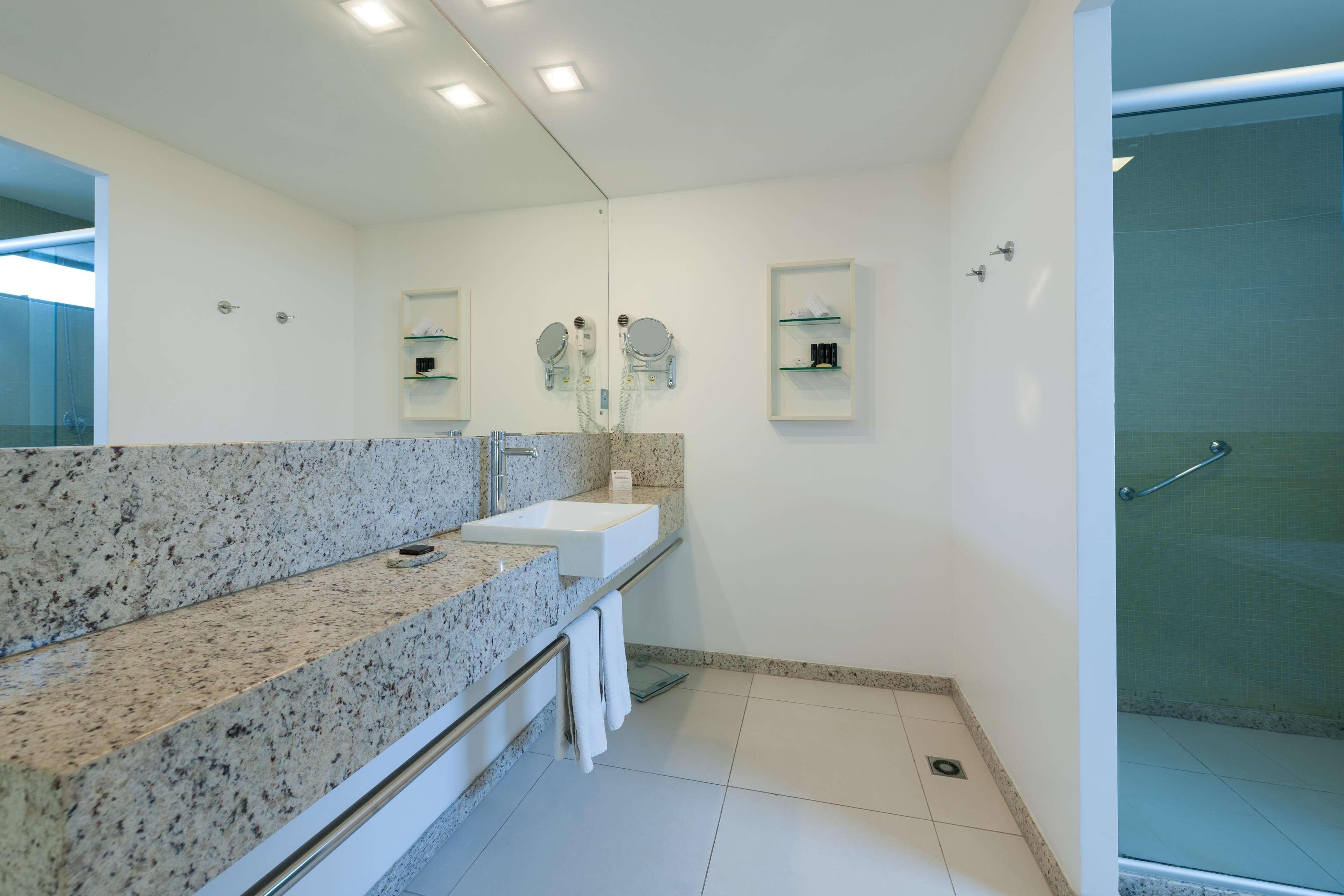 Best Western Premier Maceio Exteriör bild Bathroom